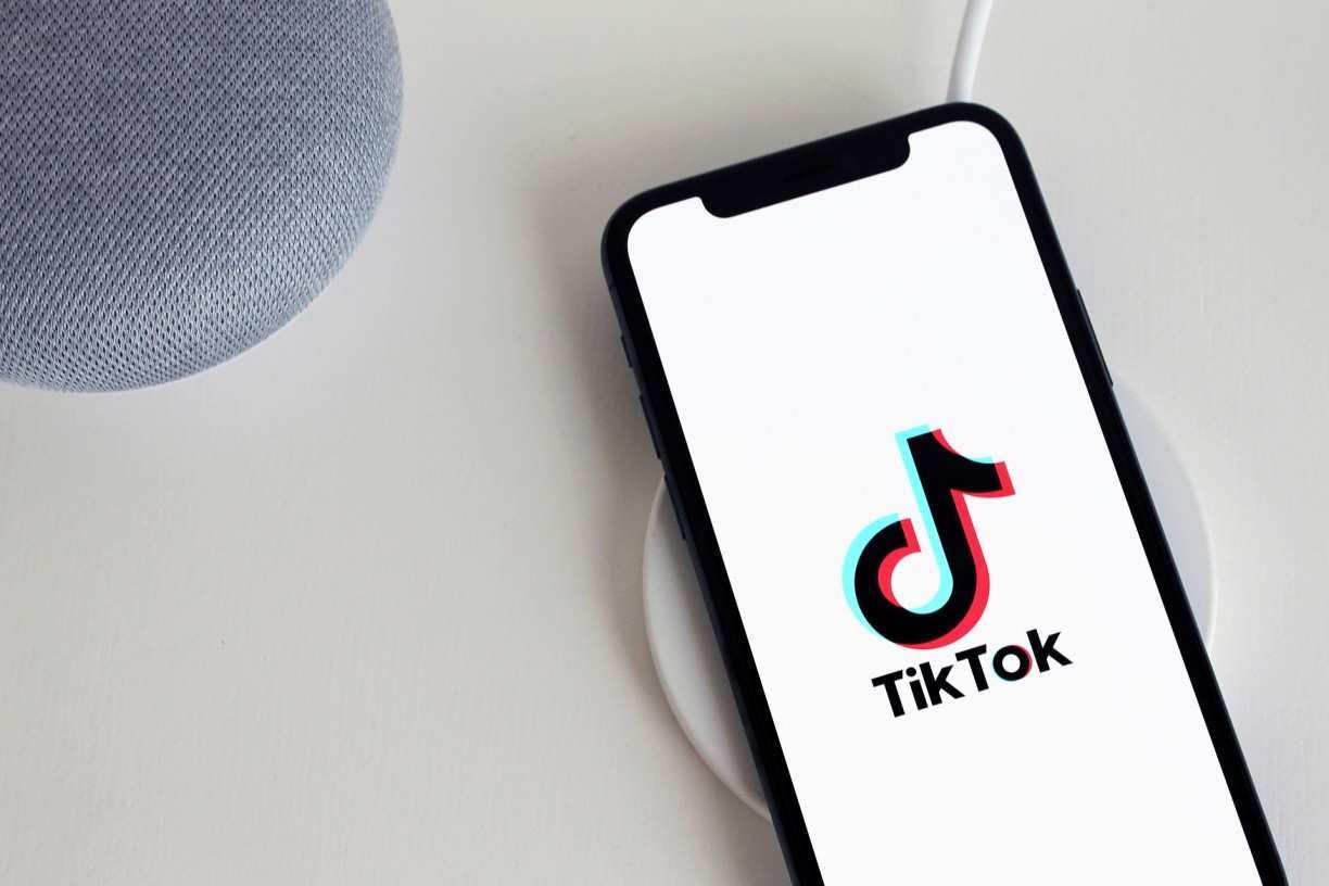Reino Unido decide banir o TikTok de dispositivos do governo por risco de segurança