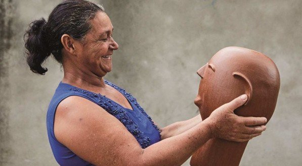 Livro conta histórias de mestres artesãos de Pernambuco