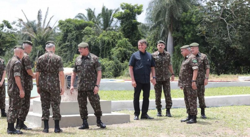 Presidente Bolsonaro participa de cerimônia de lançamento da Pedra Fundamental da Escola de Sargentos em Paudalho, Pernambuco.