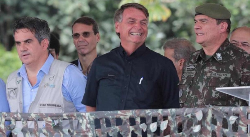 Presidente Jair Bolsonaro na solenidade de inauguração da pedra fundamental da Escola de Sargentos