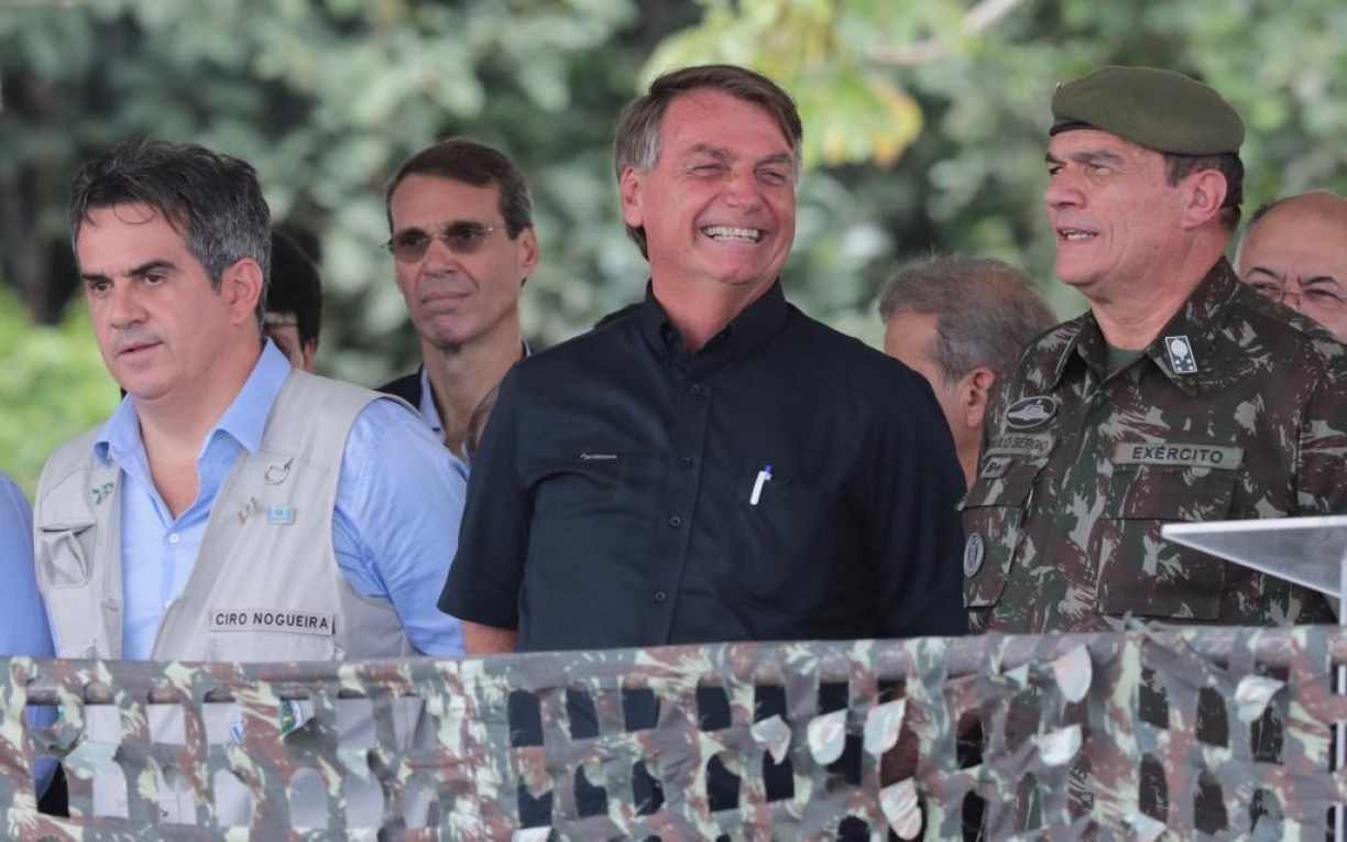 Em Pernambuco, presidente Jair Bolsonaro lança "pedra fundamental" da nova  Escola de Sargentos