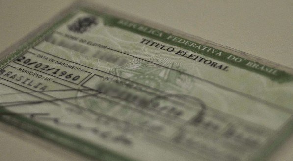 A transferência do título de eleitor e demais serviços da justiça eleitoral só podem ser realizados até o dia 8 de maio
