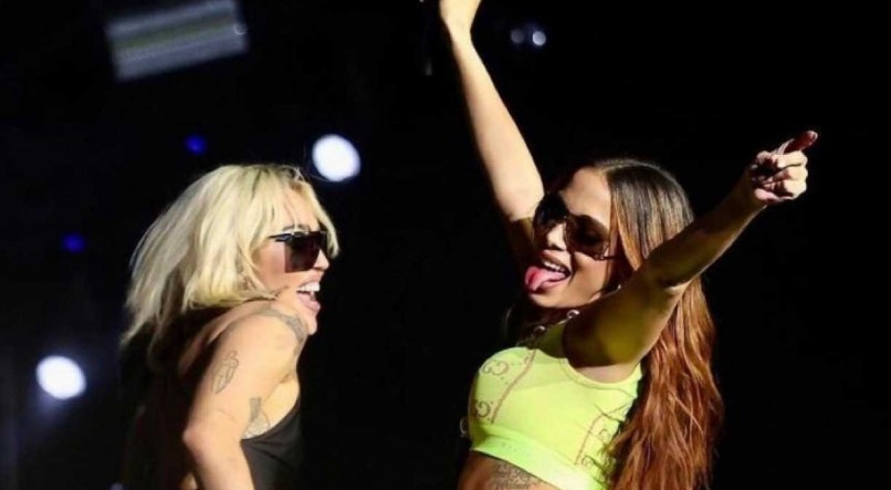 FEAT Anitta foi a convidada especial de Miley Cyrus em seu show no Lollapalooza 2022
