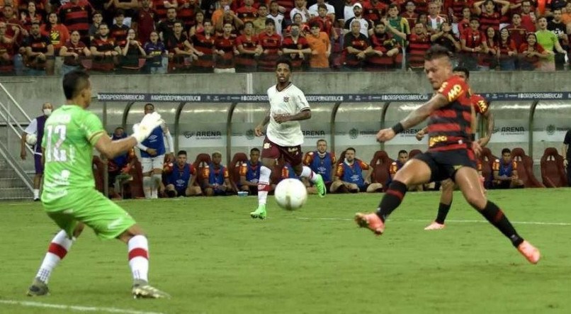 Búfalo marcou dois gols para o Sport em cima do CRB pela Copa do Nordeste