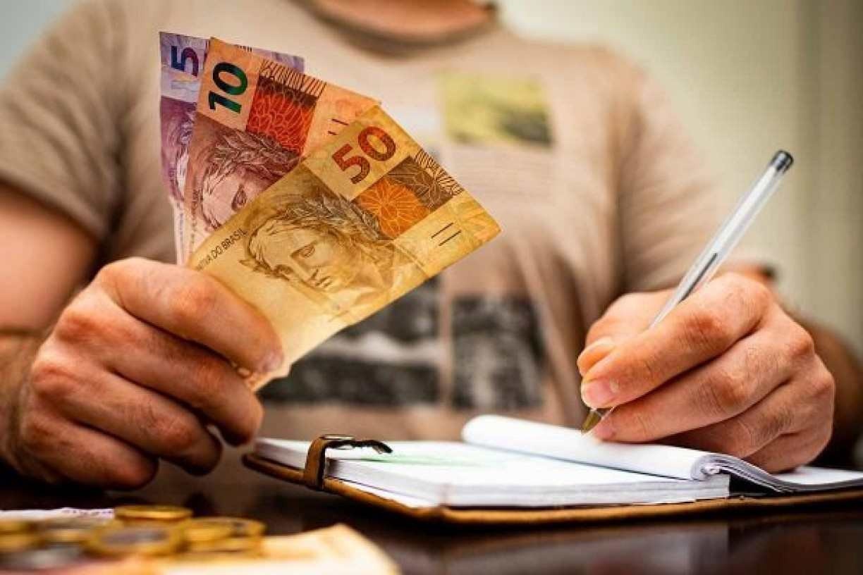 EMPRÉSTIMO LIBERADO: confira livros de educação financeira para você aproveitar seu dinheiro