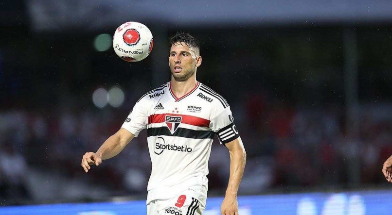 Calleri brilha, São Paulo derruba invencibilidade do Palmeiras e