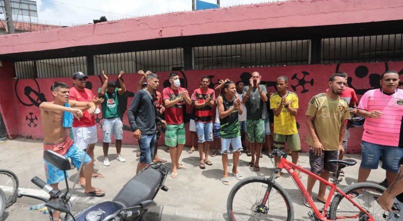 Venda de ingressos na Ilha do Retiro.