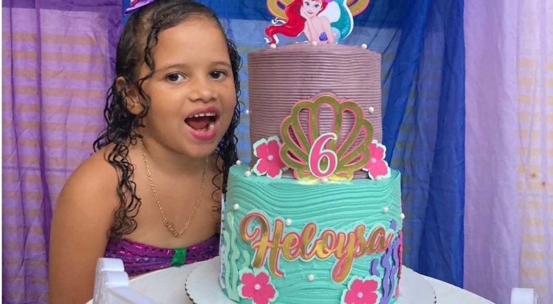Heloysa Gabrielle, de 6 anos, foi baleada no momento em que acontecia uma perseguição policial