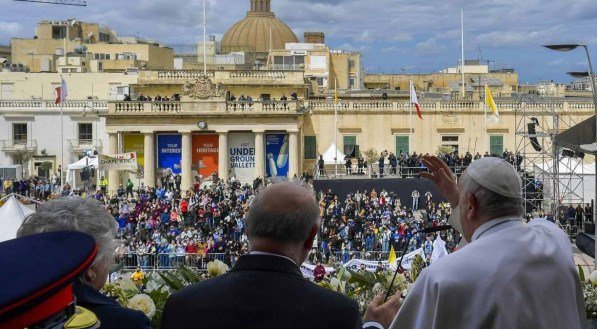 Papa Francisco pede em Malta uma resposta à "emergência migratória" agravada pela guerra na Ucrânia