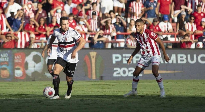 Elyeser disputou 17 jogos pelo Santa Cruz em 2022, divididos entre Campeonato Pernambucano e S&eacute;rie D.