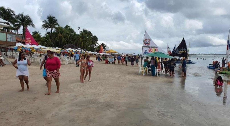 Movimenta&ccedil;&atilde;o em Porto de Galinhas neste domingo (3)