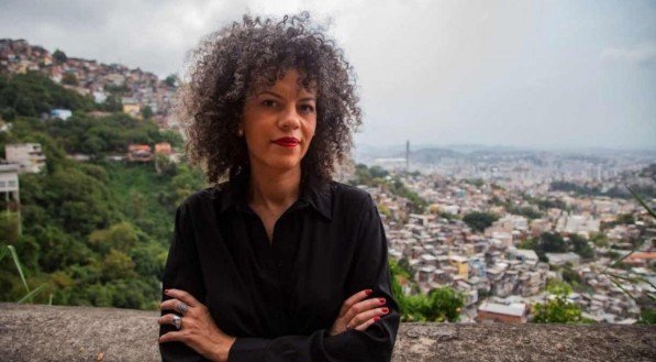 "Muitos dos tiros disparados no Grande Recife têm endereço certo", diz diretora do Instituto Fogo Cruzado