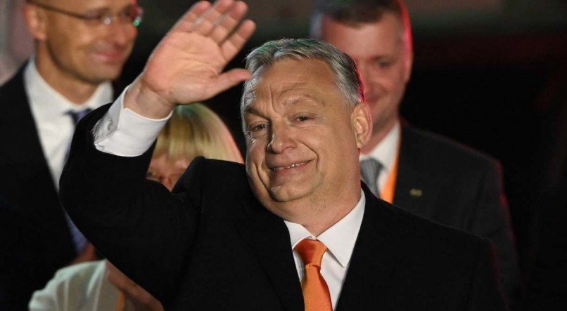 Orban se aproximou de outros direitistas, como o ex-presidente dos Estados Unidos Donald Trump, o presidente brasileiro Jair Bolsonaro e, pelo menos até recentemente, o presidente russo Vladimir Putin.