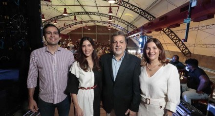 Guilherme e Camila Carvalho, à frente da gestão da EXATA ENGENHARIA, junto com os pais Eduardo e Elizabeth Carvalho 