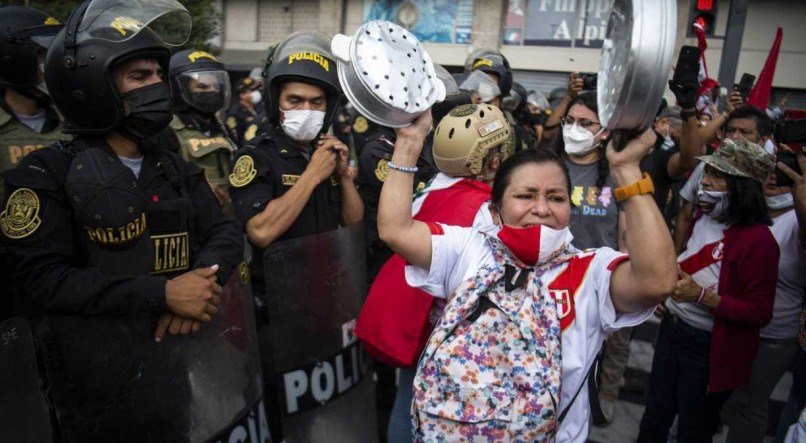 Protesto contra Castillo em Lima, no Peru