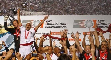 O São Paulo já foi campeão da Sul-Americana. O título veio em 2012, sobre a equipe do Tigre-ARG Gustavo Tilio