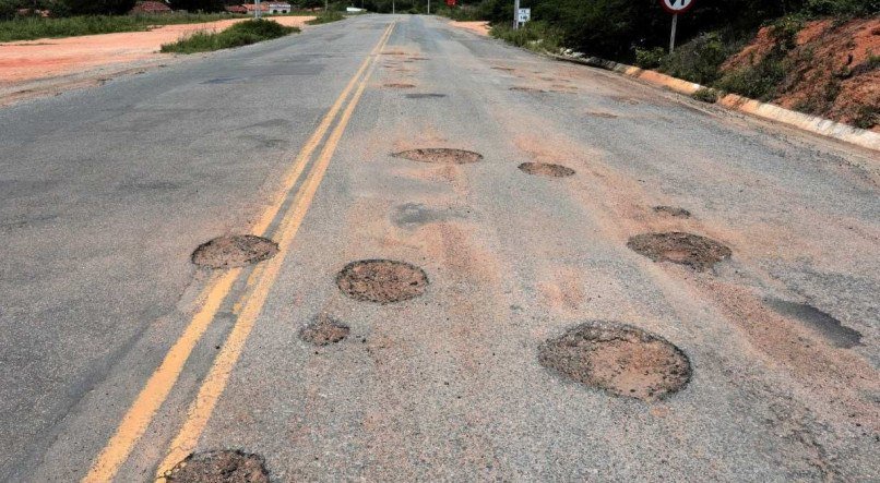População alega que o governo do Estado fez uma rápida recuperação do pavimento na área ainda para a Semana Santa deste ano, mas que, com as chuvas, ele foi destruído e está quase intrafegável