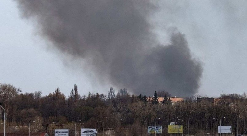 EM DNIPRO Ofensiva russa bombardeou ontem o aeroporto da cidade