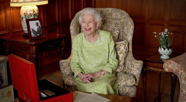 Elizabeth &eacute; a mais longeva rainha brit&acirc;nica no poder 