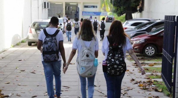 Crise de ansiedade que atingiu alunos no Recife é cada vez mais comum, diz psiquiatra