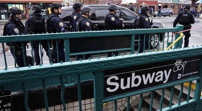 Ataque a tiros dentro do metrô de Nova York aconteceu nesta terça (12)