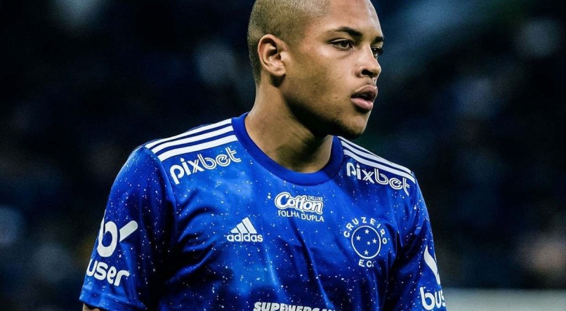 Vitor Roque optou por deixar o Cruzeiro e acertar com o Athletico-PR