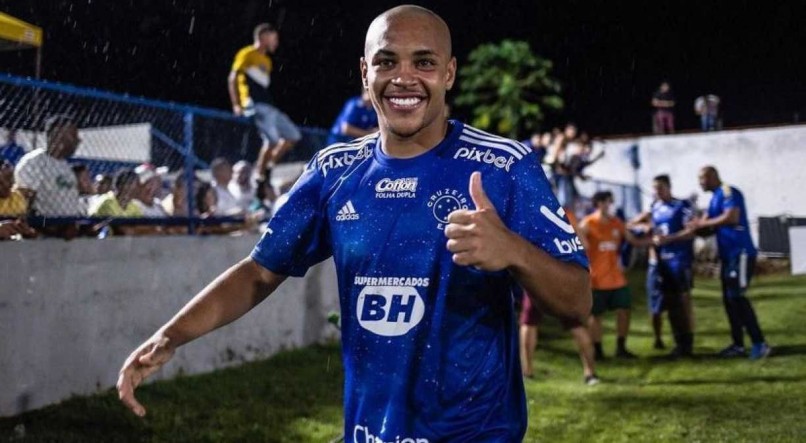 Vitor Roque foi promovido ao time profissional do Cruzeiro por Luxemburgo no ano passado