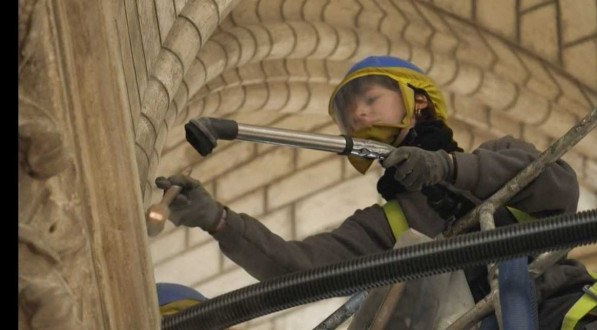 Trabalhadores fazem restaura&ccedil;&atilde;o na Catedral de Notre-Dame
