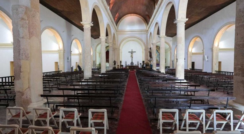 Preparativos para as missas da semana santa - Igreja da Sé Olinda.