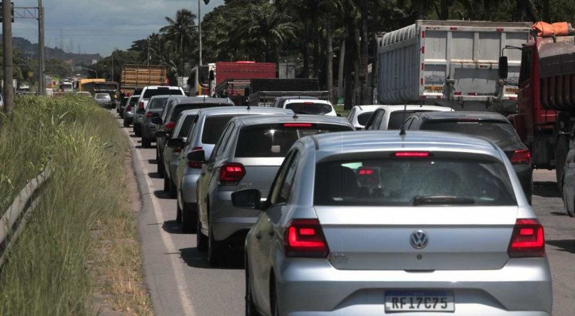 ENGARRAFAMENTO Motoristas que seguirem viagem para o interior precisam tentar fugir do trânsito por meio de rotas alternativas