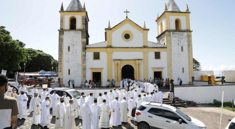 SANTOS ÓLEOS Cerimônia na catedral da Sé reuniu cerca de 150 bispos e padres da arquidiocese para renovação dos votos sacerdotais