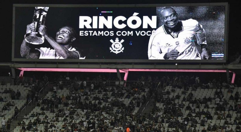 Homenagem do Corinthians para Freddy Rincón após a vitória contra o Deportivo de Cali, pela Libertadores