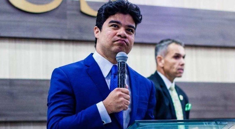 Cantor e pastor Samuel Mariano completa um mês na presidência da