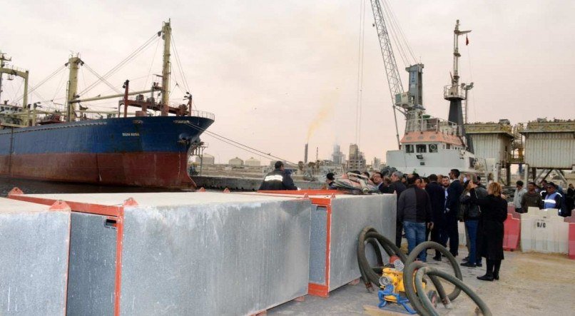 Porto do sudeste do Golfo de Gabes, onde um navio-tanque que transportava 750 toneladas de diesel afundou 