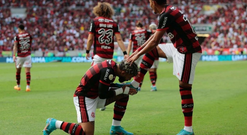 L&aacute;zaro marcou o gol do Flamengo contra o Atl&eacute;tico.
