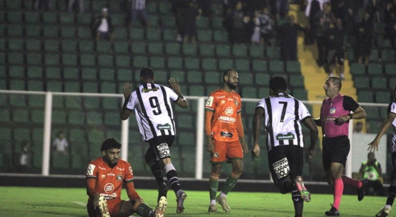 O Figueirense enfrenta o Altos, do Piauí, em jogo da segunda rodada do Brasileirão Série C