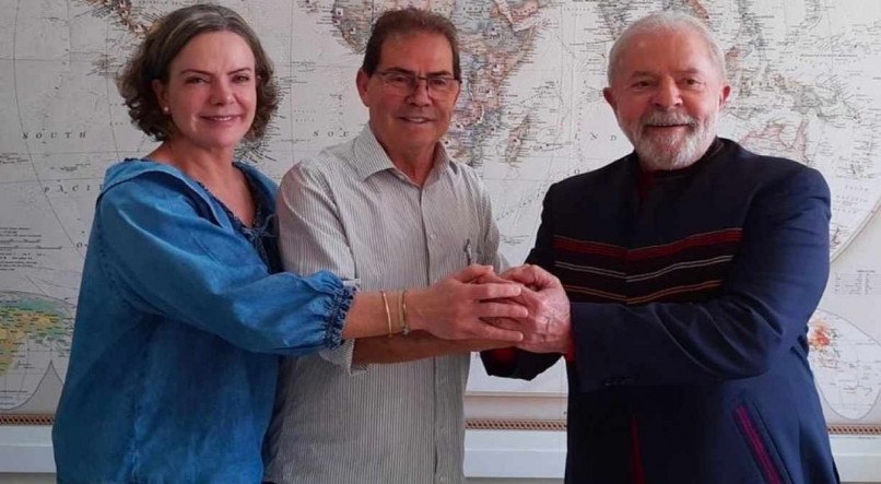 AGLUTINAR Lula quer atrair os "desgarrados" da terceira via