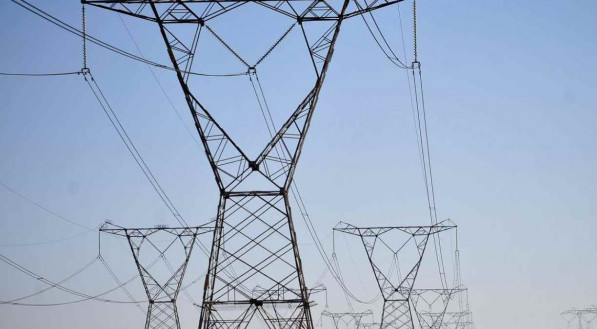Vários estados do país foram surpreendidos por quedas de energia na manhã desta terça-feira (15).