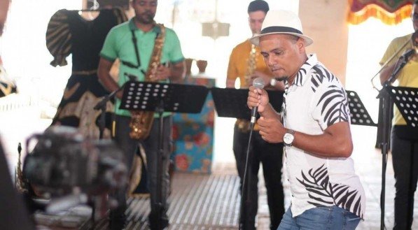 Grupo Sons da Mata inclui saxofone na ciranda, no coco de engenho e no maracatu rural