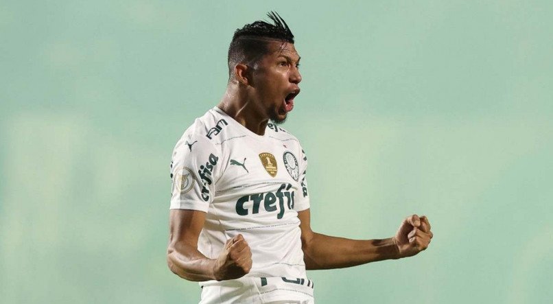 Rony comemorando o gol de empate do Palmeiras no Brasileir&atilde;o 