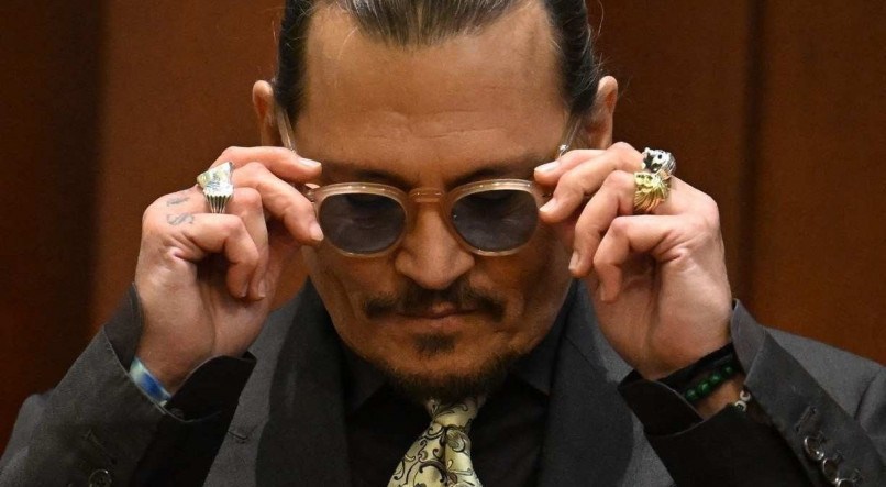 JULGAMENTO Johnny Depp depôs em tribuna em processo por difamação contra a ex-esposa Amber Heard