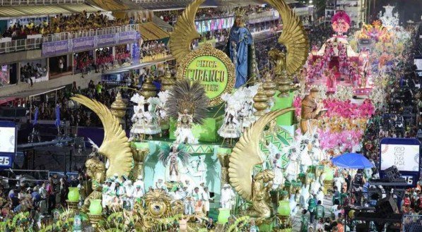 Menina de 11 anos tem perna amputada após acidente com carro alegórico no Carnaval do Rio de Janeiro