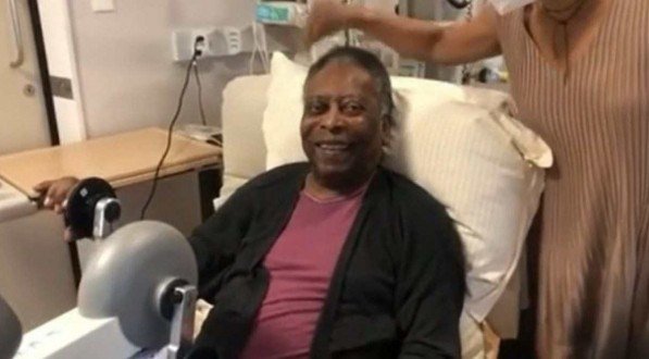 Pel&eacute; passou por v&aacute;rias interna&ccedil;&otilde;es nos &uacute;ltimos meses devido ao diagn&oacute;stico de um tumor de c&oacute;lon