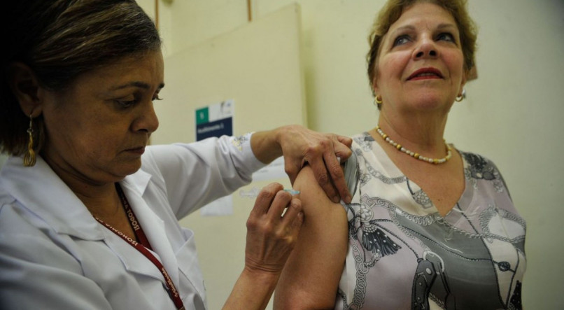 Campanha nacional  de vacinação contra gripe em 2015. Na foto:  Maria Jose Mussoi, aposentada (Elza Fiúza/Agência Brasil)