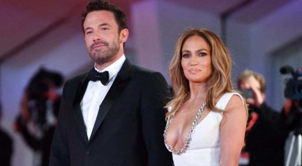Jennifer Lopez e Ben Affleck estão noivos pela segunda vez