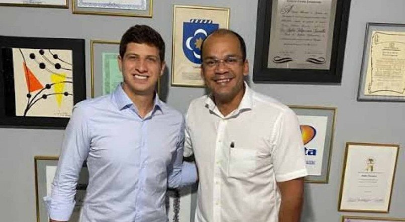 Carvalho é uma das lideranças religiosas e dirige a rádio Maranata