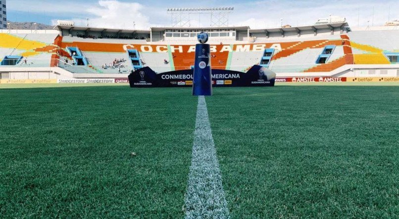 O estádio Félix Capriles é o palco do jogo entre Jorge Wilstermann e São Paulo pela Sul-Americana