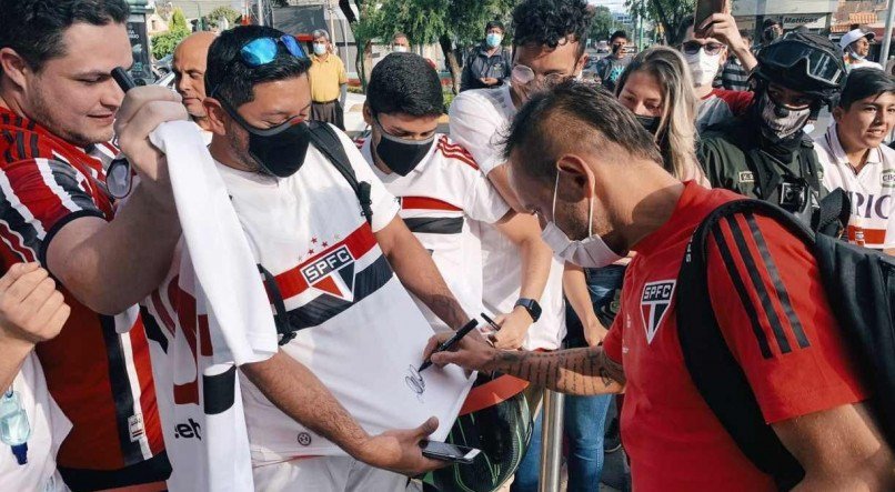 Torcida do São Paulo marca presença na Bolívia para jogo contra o Jorge Wilstermann pela Sul-Americana