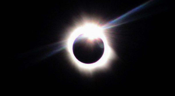 O eclipse poderá ser observado no Brasil entre as 15h30 e 17h30, horário de Brasília