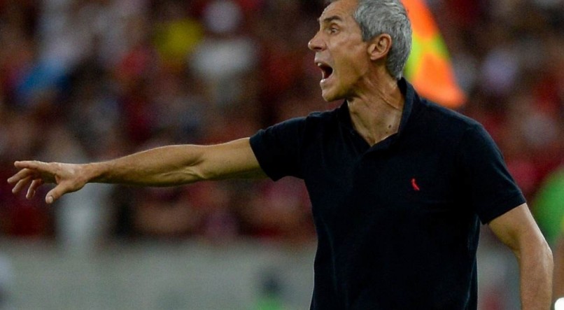 As últimas notícias do Flamengo indicam a possibilidade de saída de ex-Santos
